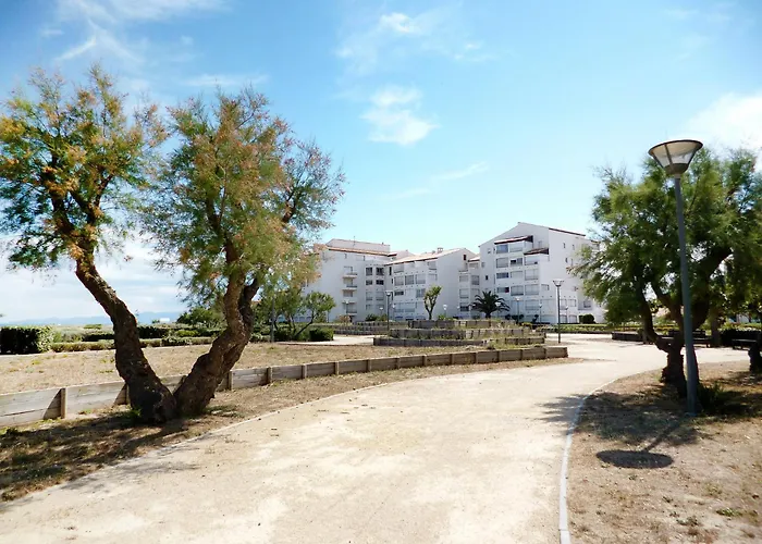 Les Cyclades-2 By Interhome